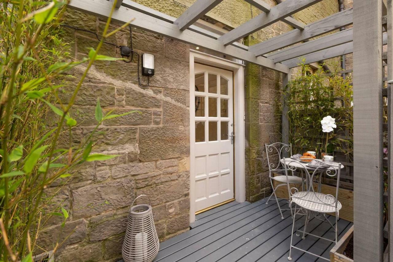 Altido Main Door Entrance Private Courtyard Apartment On The Park EDI Exterior photo